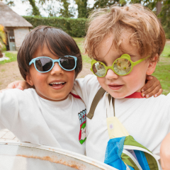 Ki ET LA ICONIK aurinkolasit 1-2 v. WAZZ